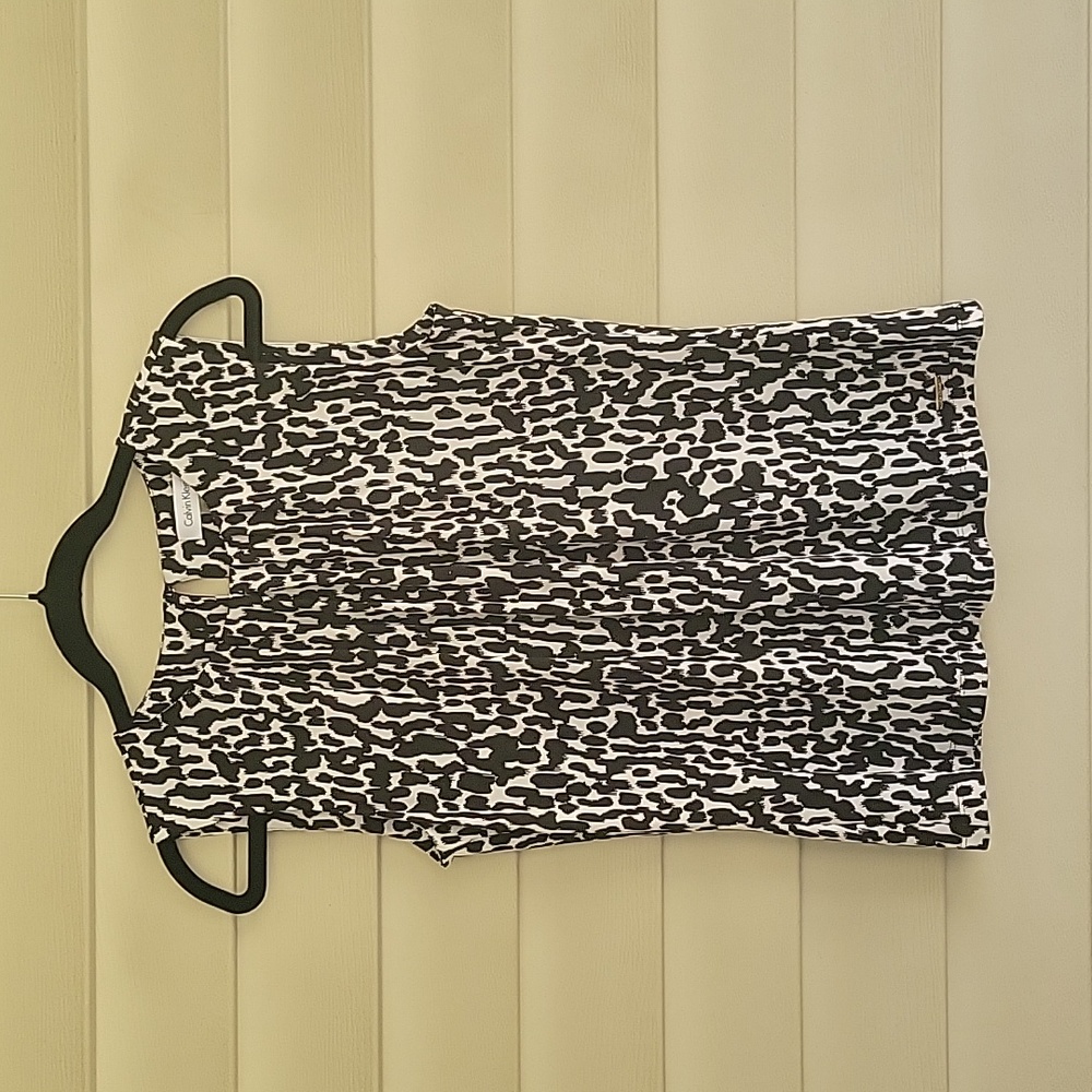 CALVIN KLEIN TANK TOP BLACK AND WHITE LEAPORD PRINT SIZE SMALL